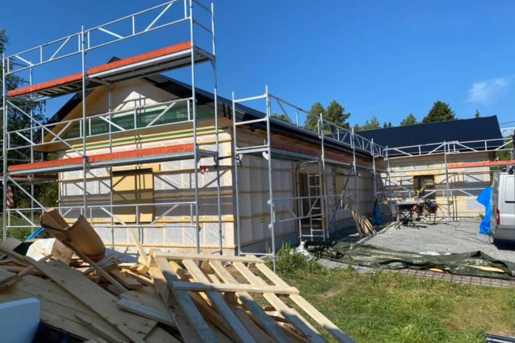 Björkmans bygg renovering av hus med ställningar